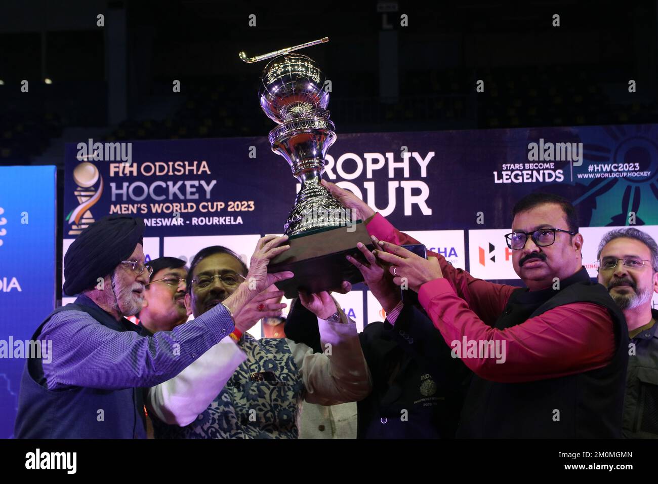 Kolkata, India. 06th Dec, 2022. Il tour dei trofei per la prossima edizione 15th della Coppa del mondo di Hockey FIH maschile è in mostra durante un evento a Kolkata. (Foto di Dipa Chakraorty/Pacific Press) Credit: Pacific Press Media Production Corp./Alamy Live News Foto Stock