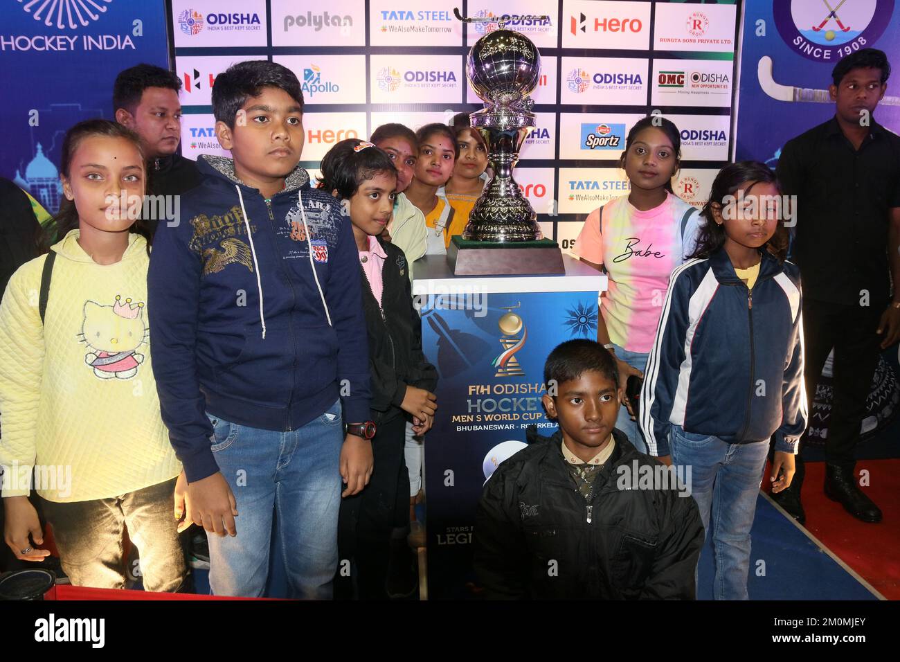 Kolkata, Bengala Occidentale, India. 6th Dec, 2022. Il tour dei trofei per la prossima edizione 15th della Coppa del mondo di Hockey FIH maschile è in mostra durante un evento a Kolkata. (Credit Image: © Dipa Chakraorty/Pacific Press via ZUMA Press Wire) Foto Stock