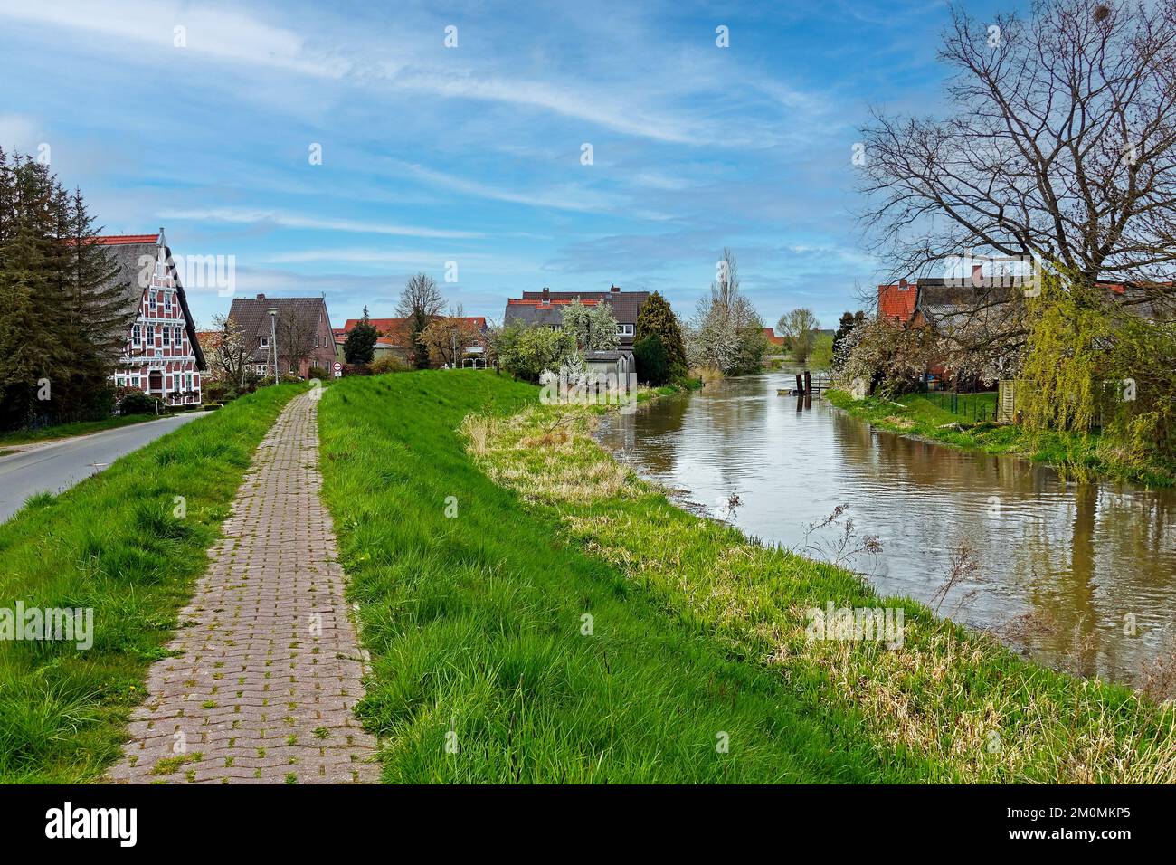 Idillio estivo a Guderhandviertel in Alte Land, Germania Foto Stock