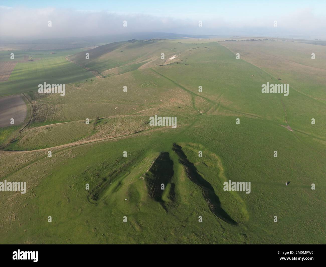 Tomba di Adamo Neolitico lungo barrow. Alton Barnes. Wiltshire. Inghilterra. REGNO UNITO Foto Stock