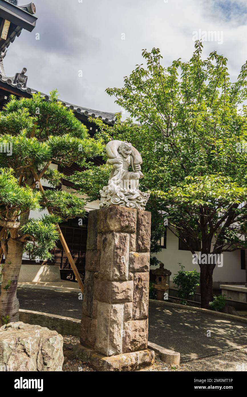 Tokyo, Giappone, Asia - 8 settembre 2019 : Statua nel Giardino del Tempio di Chokoku Foto Stock