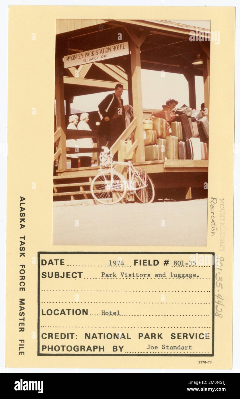 I visitatori del parco e i bagagli. Alaska Task Force fotografie Foto Stock