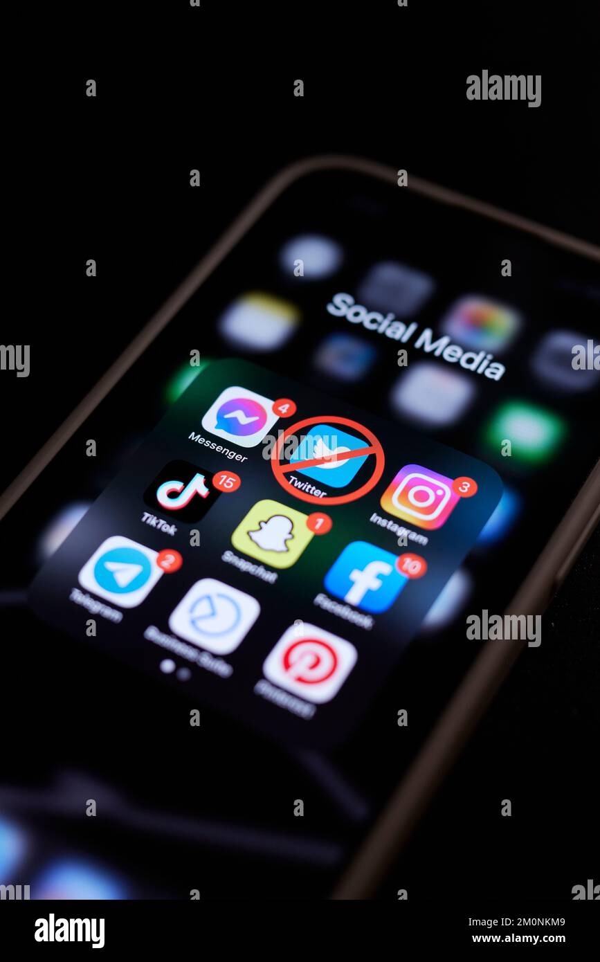 Schermata dei social media di Apple iphone con l'icona di Twitter bloccata Foto Stock
