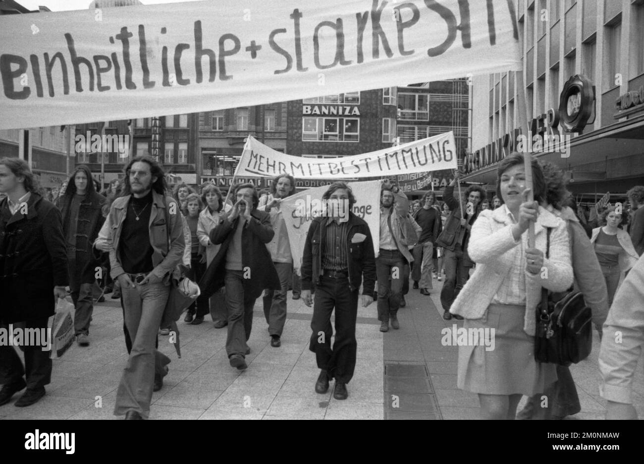 Il 1 luglio 1974 la Schuelermitverantwortung (SMV) si è impegnata per la co-determinazione di studenti e apprendisti con un congresso e la successiva demonstr Foto Stock