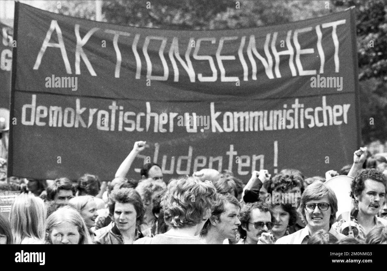 Diverse migliaia di studenti, chiamati dalla loro associazione il Verband deutscher Studentenschaften (VDS), hanno dimostrato il 22 giugno 1976 a Bonn contro il Foto Stock