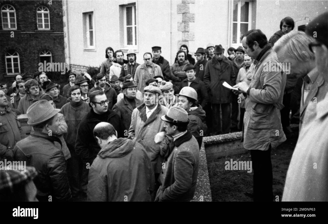 I lavoratori si sono difesi dalla minaccia di chiusura della fabbrica di Stuebbe-Demag occupando il loro stabilimento di Mannesmann, qui il 4 marzo 1975 Foto Stock