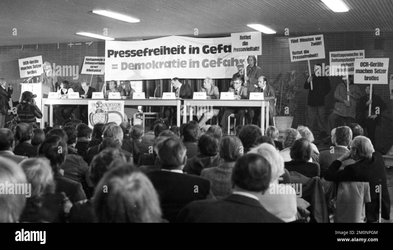 Diverse centinaia di giornalisti e dipendenti delle case editrici dei giornali WAZ (Westdeutsche Allgemeine Zeitung) e NRZ (Neue Ruhr-Zeitung) Foto Stock