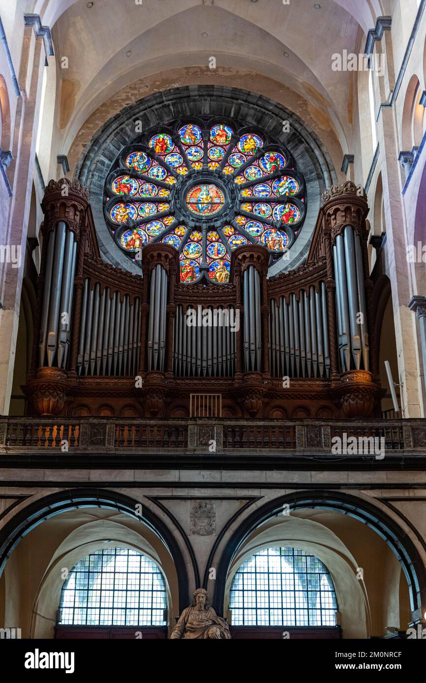 Interno del sito patrimonio mondiale dell'UNESCO Cattedrale di Tournai, Belgio, Europa Foto Stock