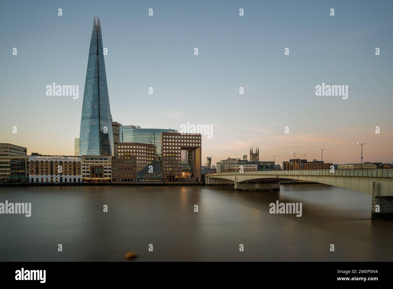 Lo Shard e il Tamigi Foto Stock