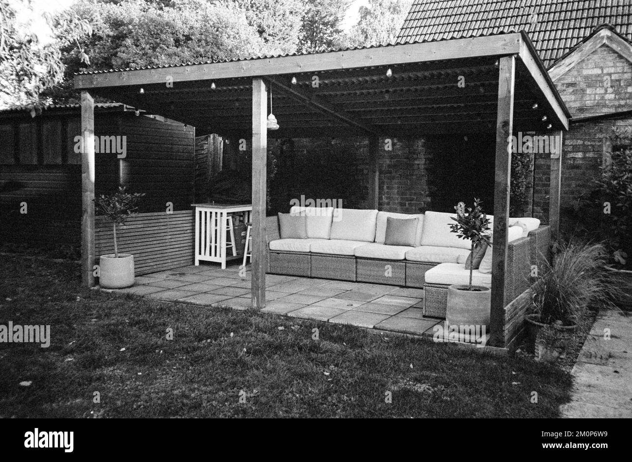 Area con posti a sedere nel giardino Medstead, Hampshire, Inghilterra, Regno Unito Foto Stock