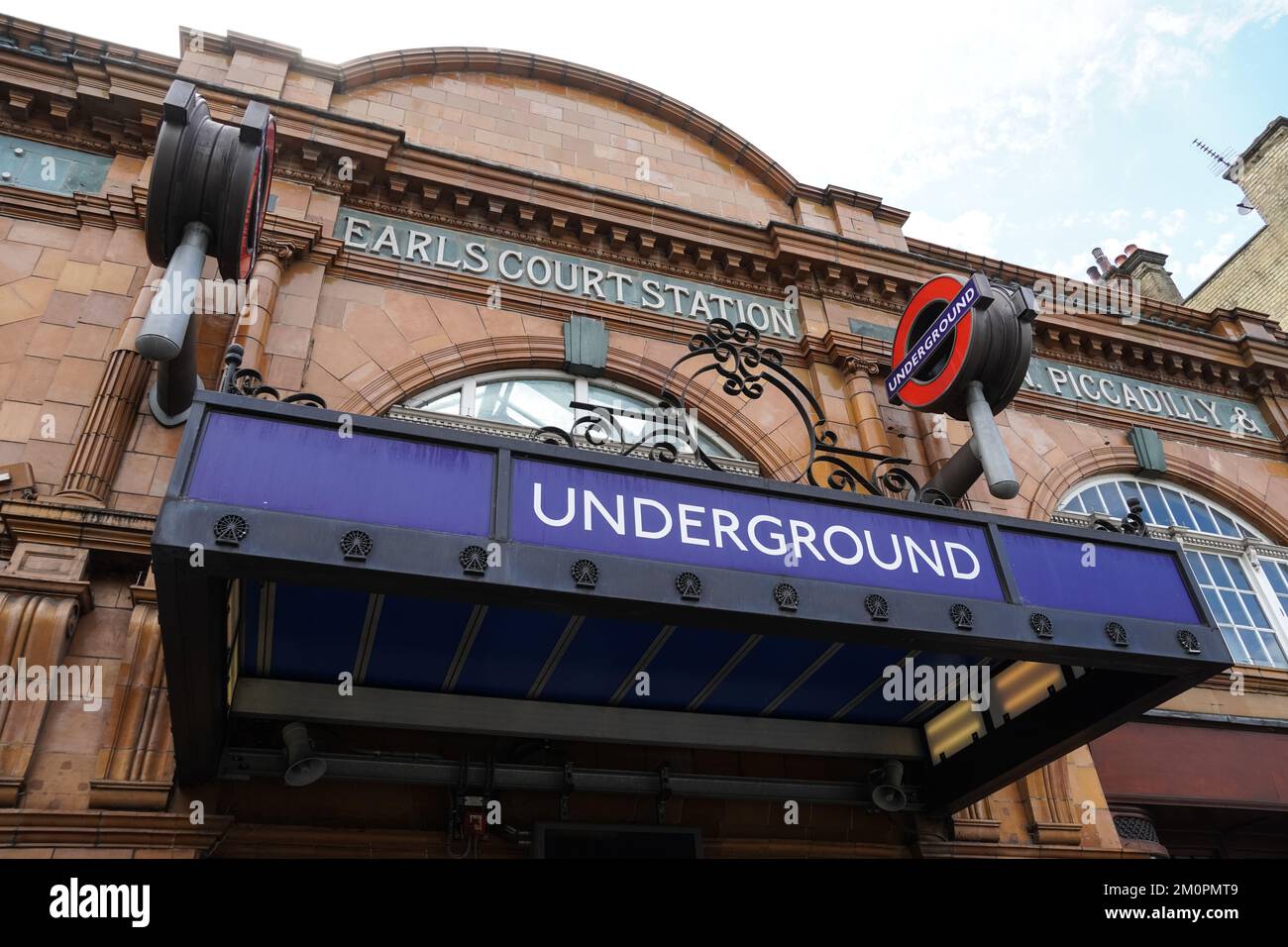 Metropolitana di Earl's Court, stazione della metropolitana a Londra Inghilterra Regno Unito Regno Unito Foto Stock