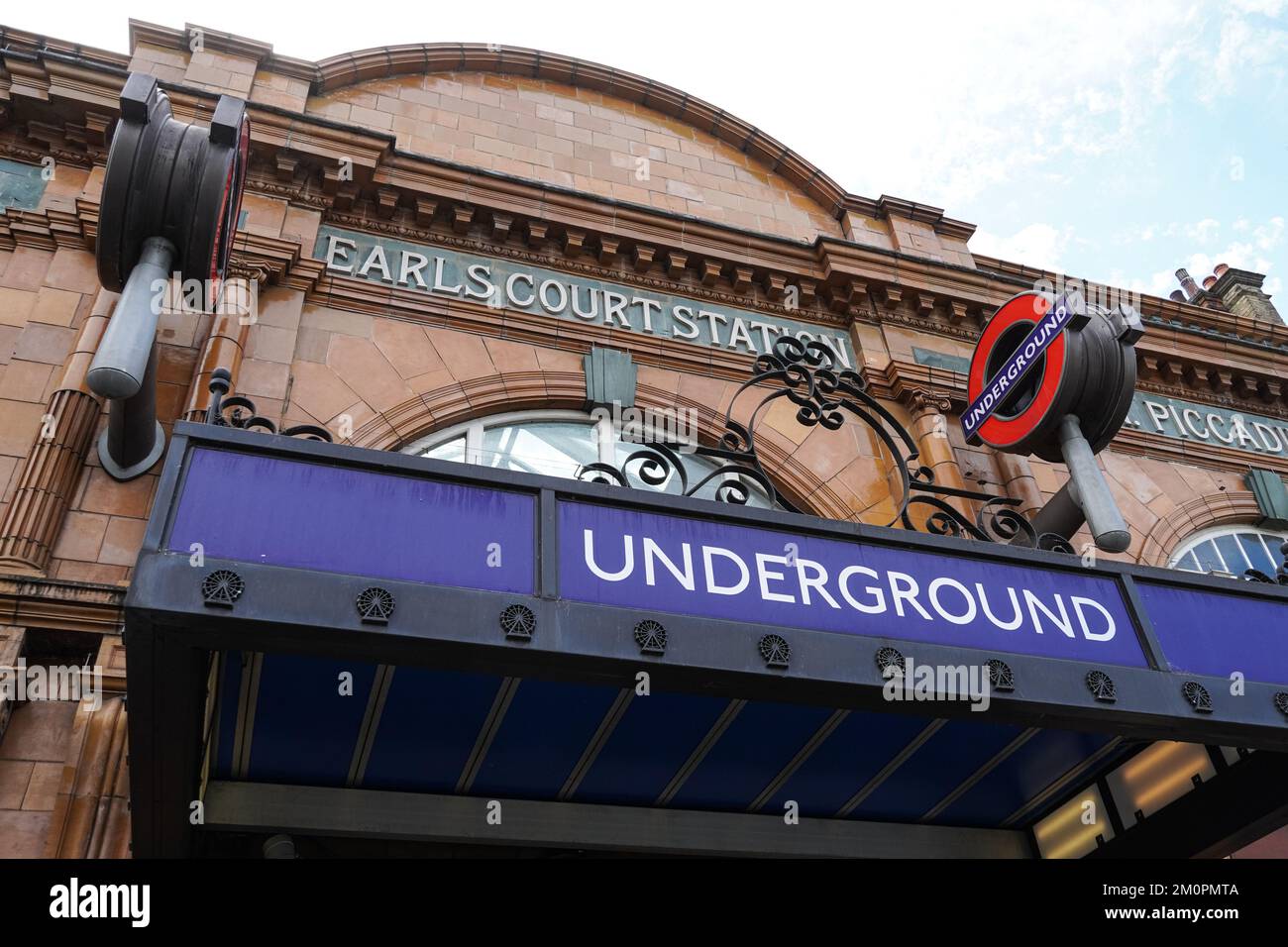 Metropolitana di Earl's Court, stazione della metropolitana a Londra Inghilterra Regno Unito Regno Unito Foto Stock