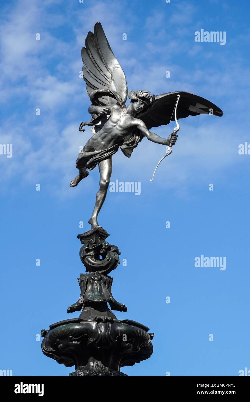 Il Shaftesbury Memorial Fontana con la statua di Eros a Piccadilly Circus, Londra England Regno Unito Regno Unito Foto Stock