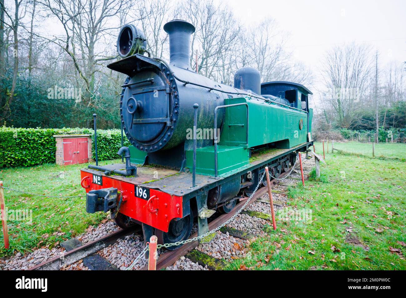 Un motore di locomotiva del treno a vapore a 4-8-2T di classe sudafricana vintage in esposizione alla Mizens Railway a Knaphill, Woking, Surrey Foto Stock