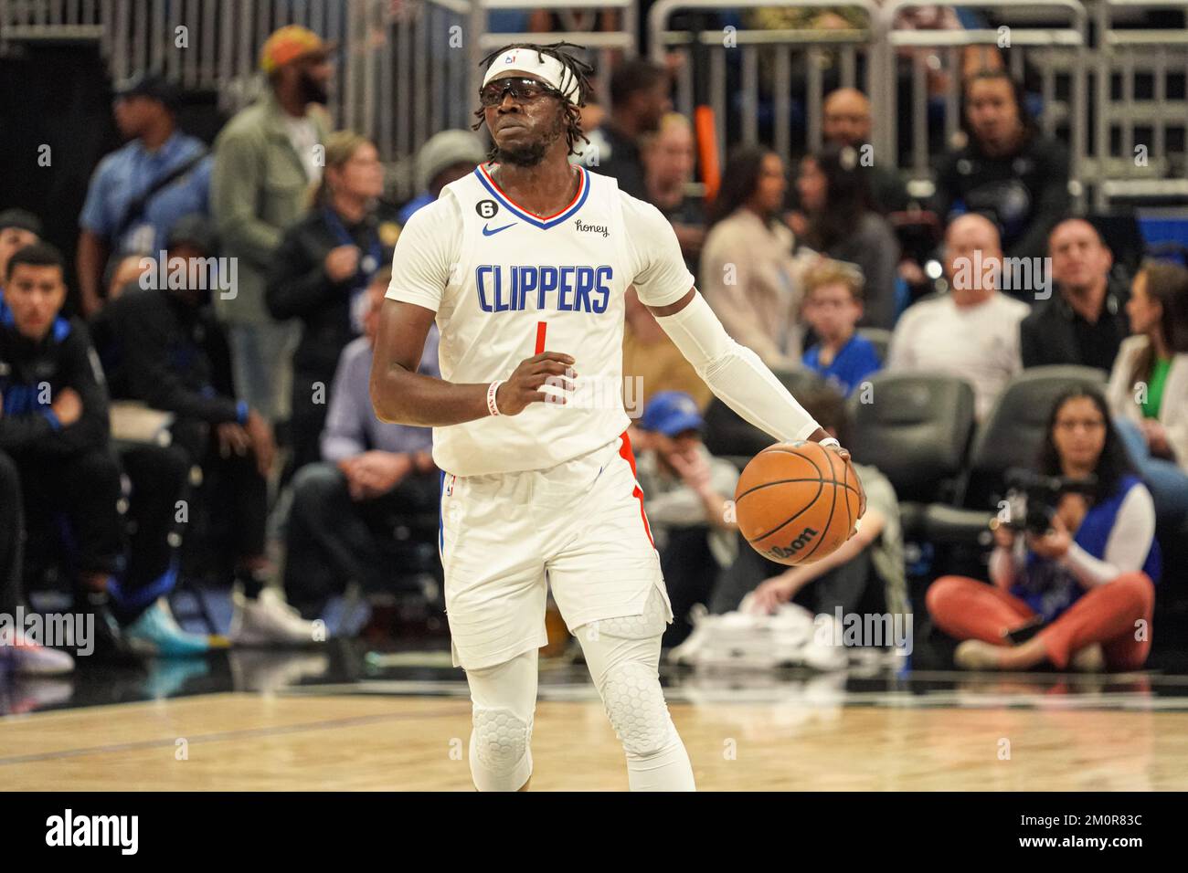 Orlando, Florida, USA, 7 dicembre 2022, Los Angeles Clippers guardia Reggie Jackson #1 durante il secondo tempo all'Amway Center. (Foto di credito: Marty Jean-Louis) Foto Stock