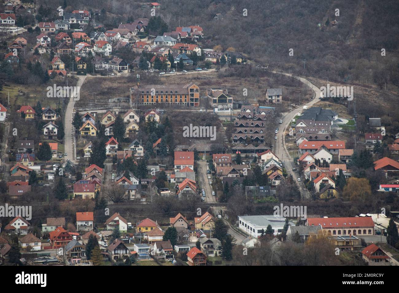 Nagymaros - Porto di Visegrad e skyline della città sul Danubio, Ungheria Foto Stock