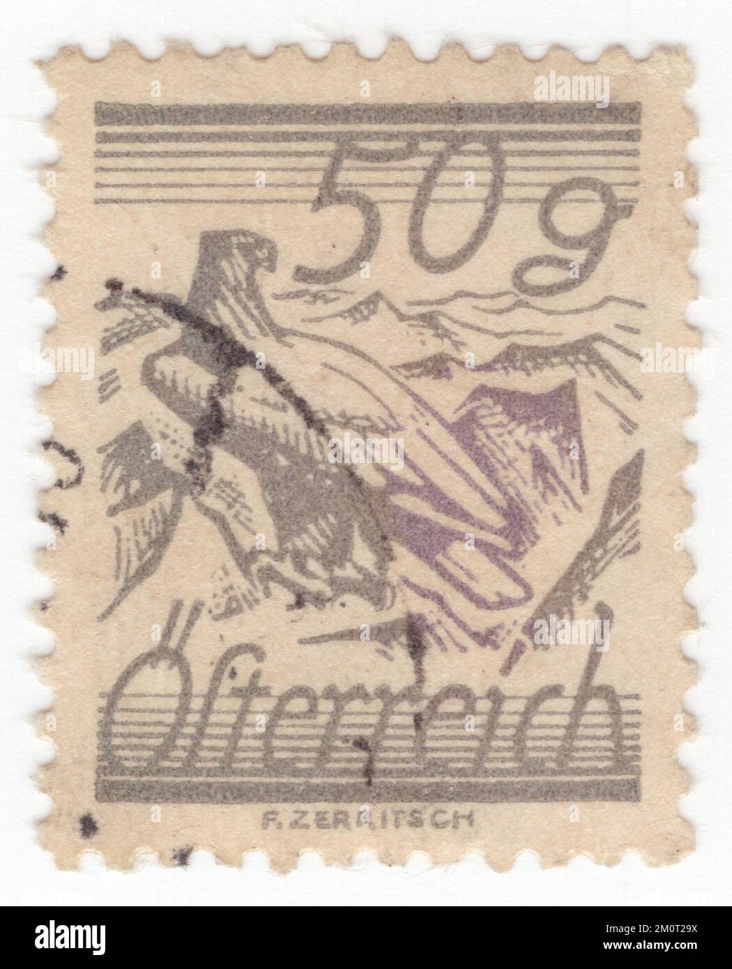 AUSTRIA - 1925: Originale annullato Austriaco 50 groschen francobollo in grigio con Aquila a spalla bianca sulla sommità montana Foto Stock