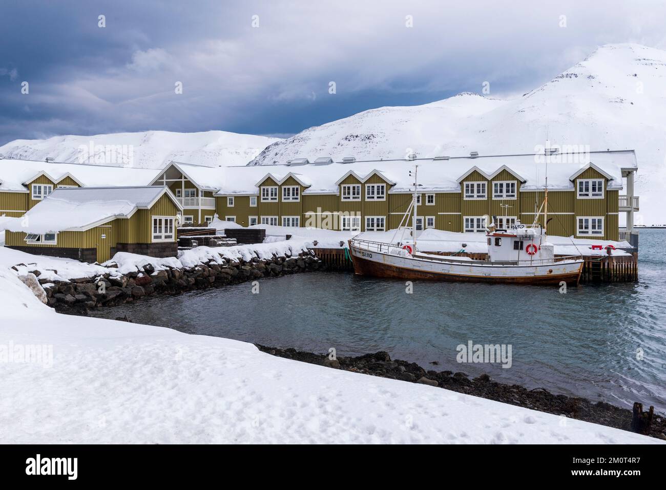 Islanda, regione nordorientale, Siglufjordur, Siglo Hotel, porto Foto Stock