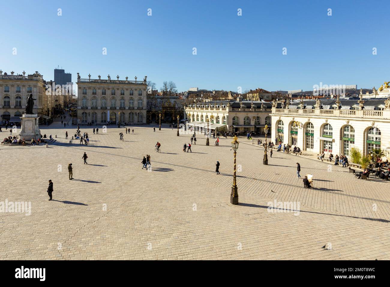 Francia, Meurthe et Moselle, Nancy, Piazza Stanislas (ex piazza reale) costruita da Stanislas Leszczynski, re di Polonia e ultimo duca di Lorena nel 18th ° secolo, elencato come Patrimonio Mondiale dall'UNESCO, facciate del Pavillon Jacquet, del Museo delle Belle Arti (Museo di Belle Arti), Della statua di Stanislas e della fontana di Nettuno di Barthelemy Guibal Foto Stock