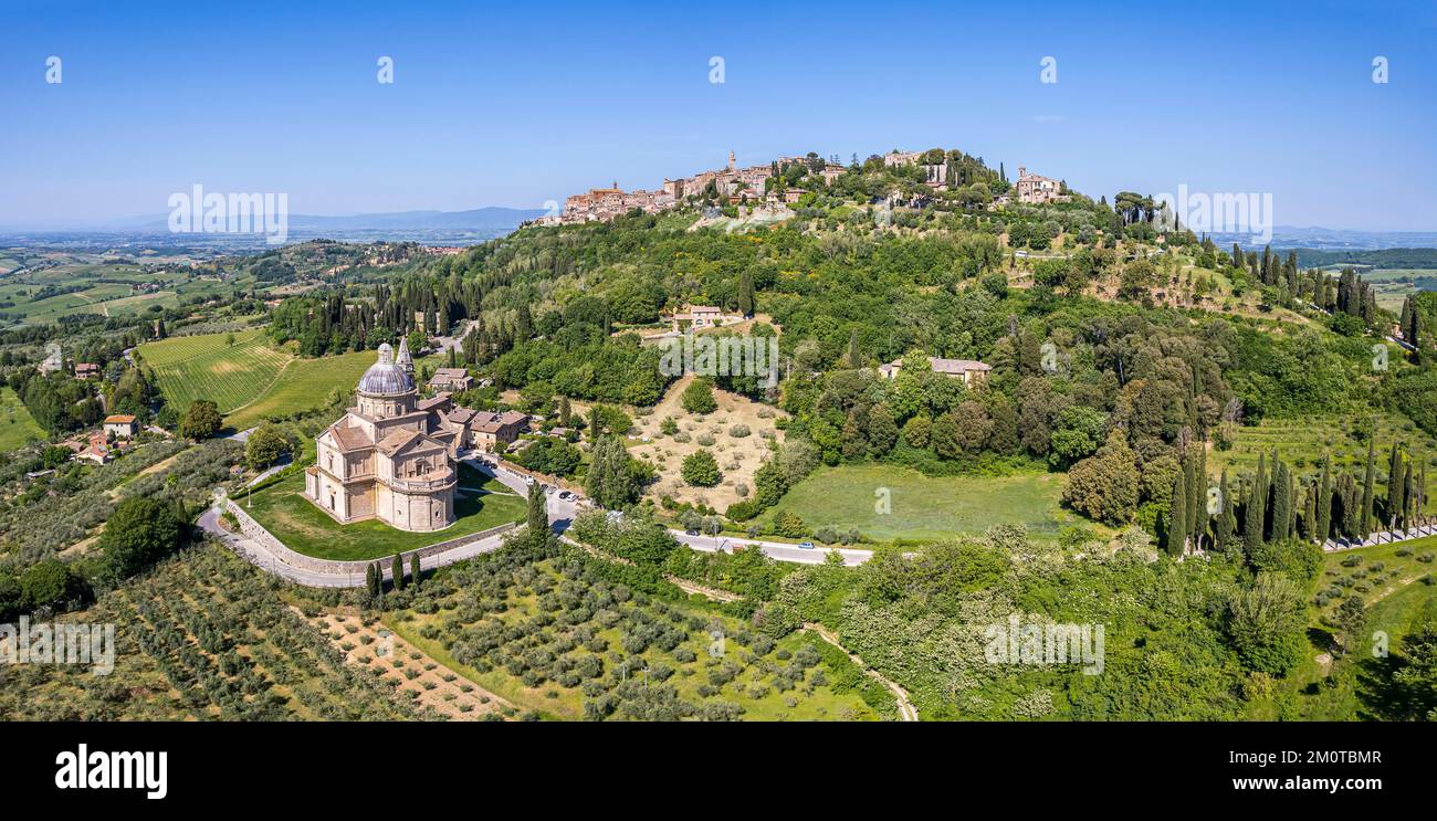 Italia, Toscana, Montepulciano, Santuario della Madonna di San Biagio e la città (veduta aerea) Foto Stock