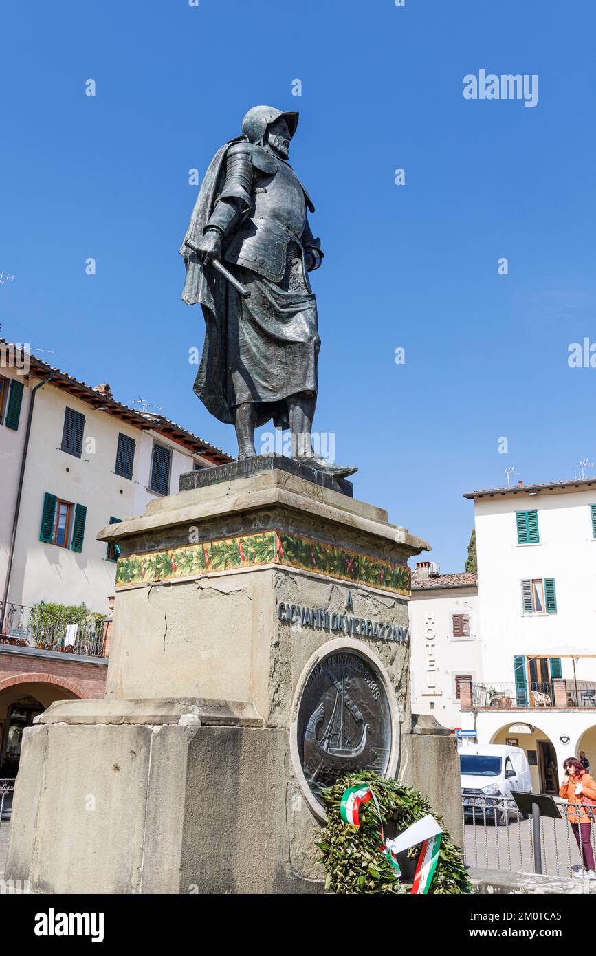 Italia, Toscana, Greve in Chianti, statua di Giovanni da Verrazzano Foto Stock
