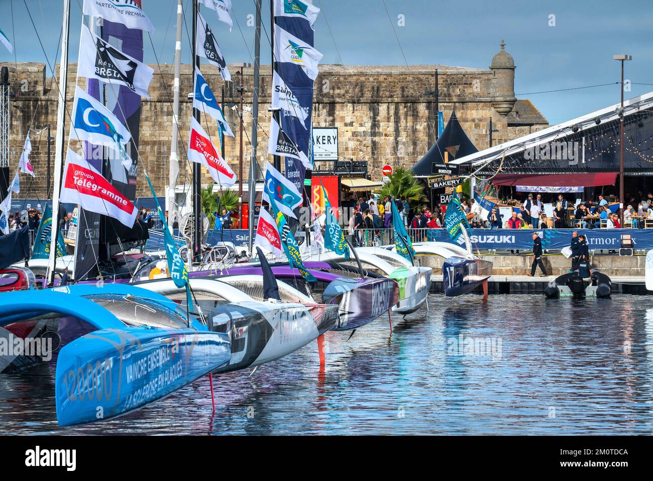Francia, Ile et Vilaine (35), Saint-Malo, le village de la route du Rhum autour du Bassin Dugay-Trouin/Francia, Ile et Vilaine, Saint-Malo, il villaggio della Route du Rhum intorno al bacino Dugay-Trouin Foto Stock