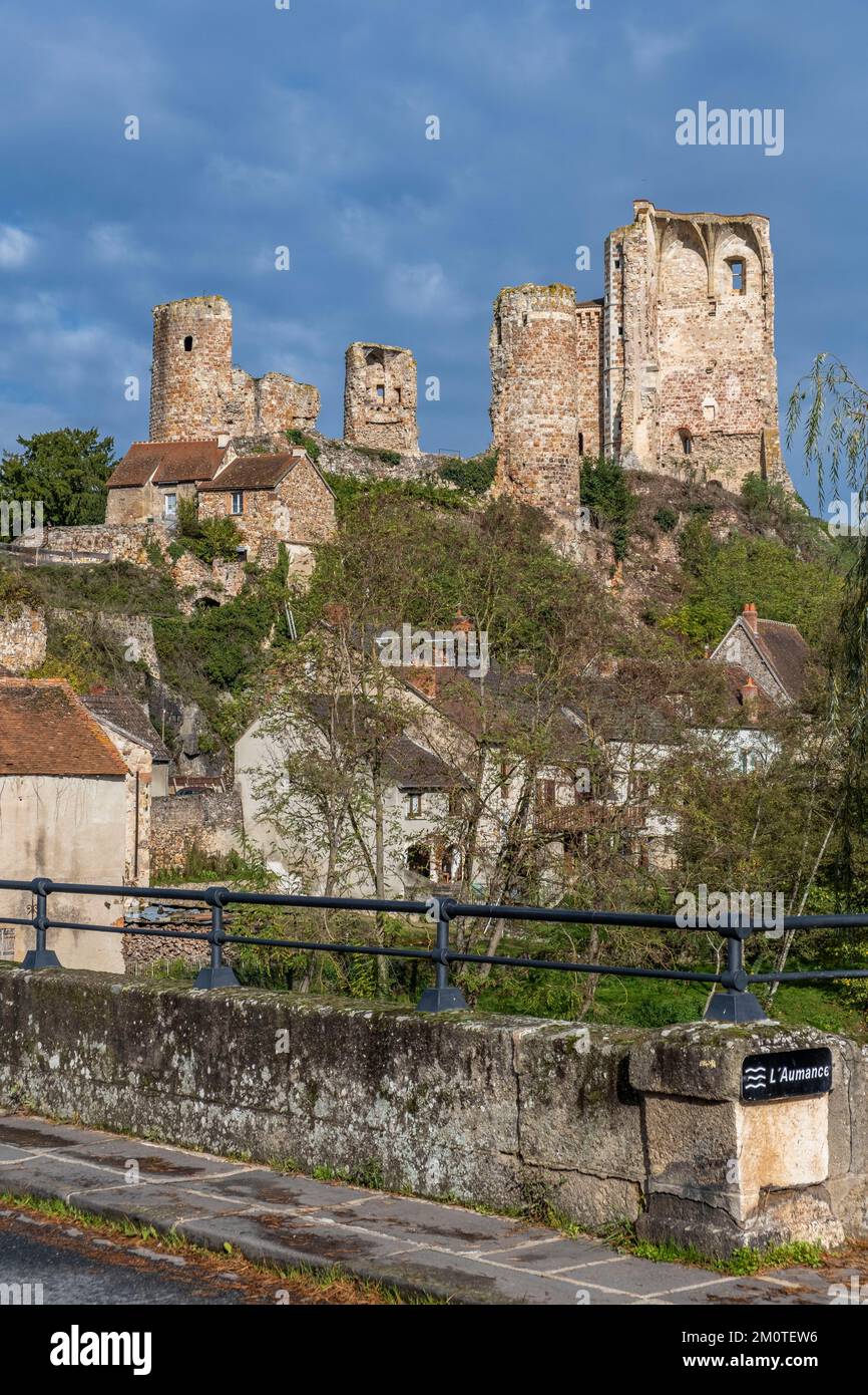 Francia, Allier, villaggio di Herisson etichettato Petites CITES de Caractere, castello medievale, Bourbonnais Foto Stock