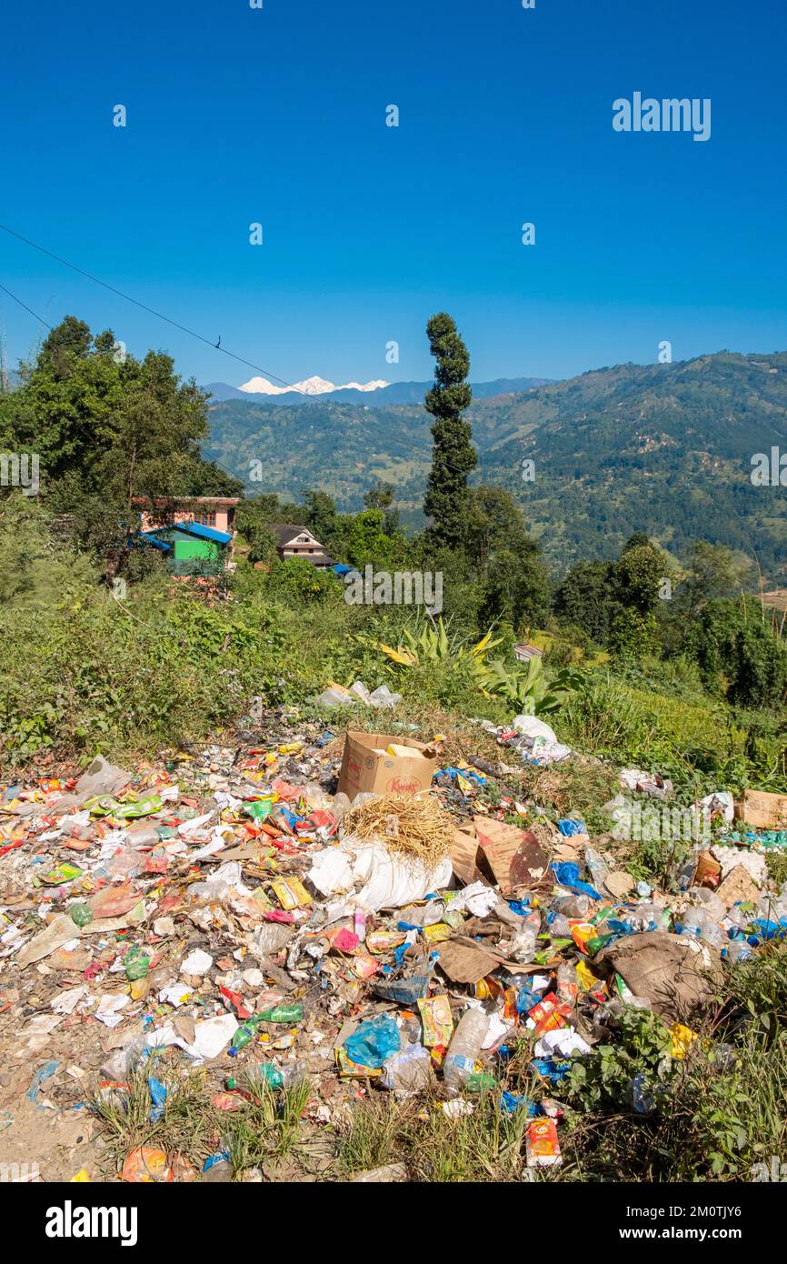 Nepal, discarica di rifiuti selvatici vicino a Nuwakot Foto Stock