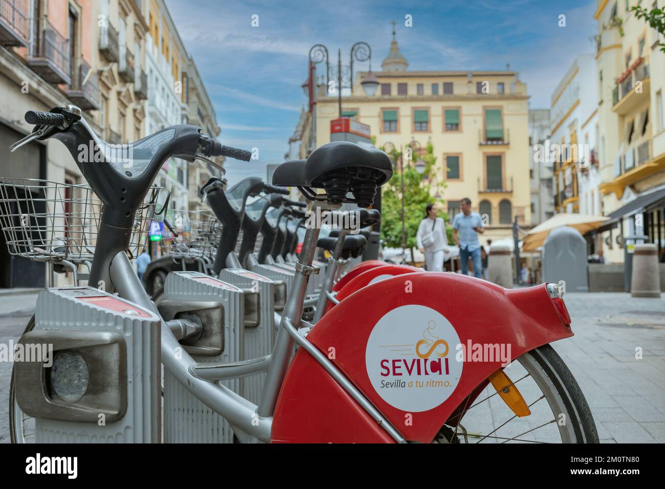 stazione di noleggio biciclette nel centro della città Foto Stock