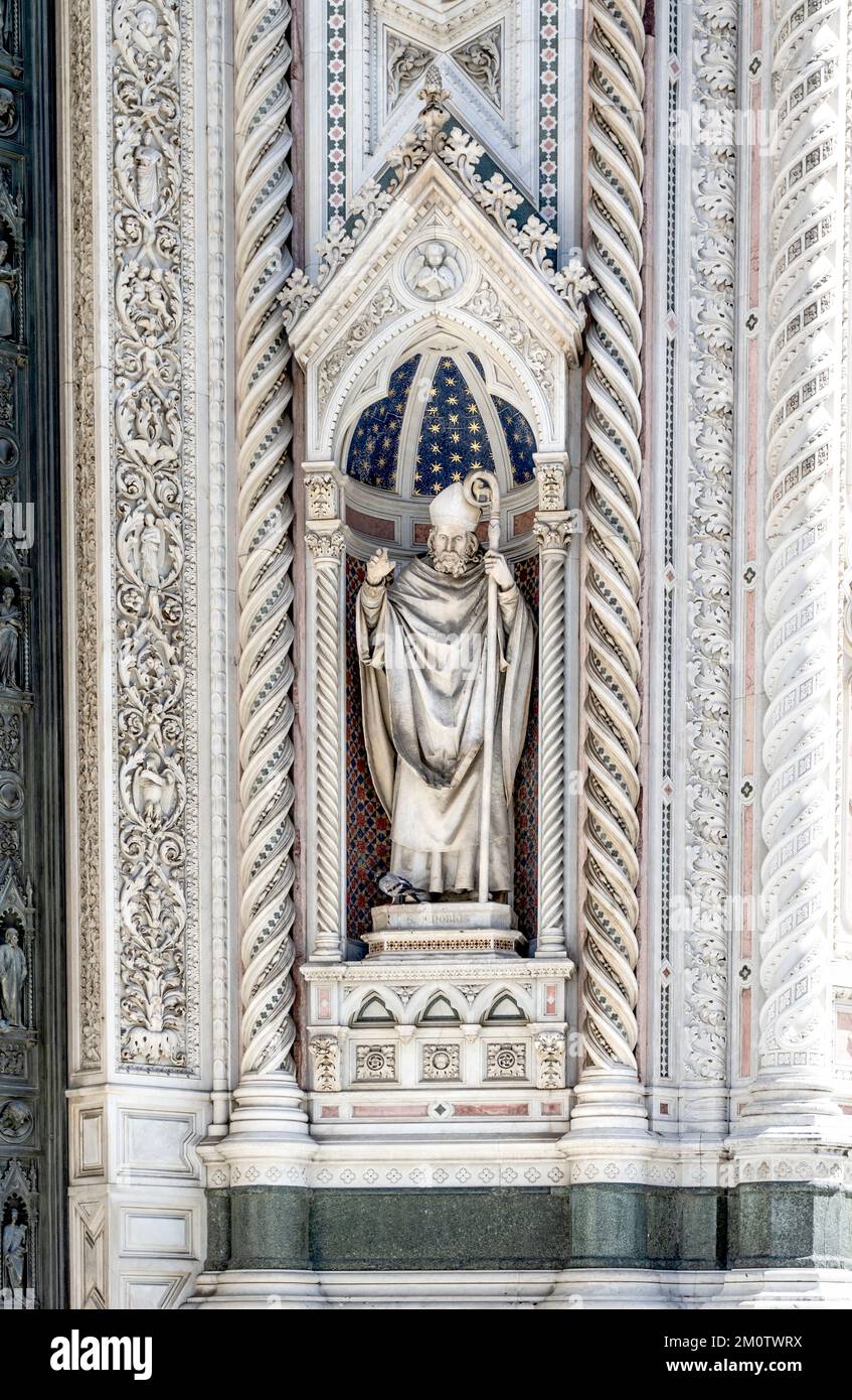 Statua di San Zanobi, facciata della chiesa di Santa Maria del Fiore o