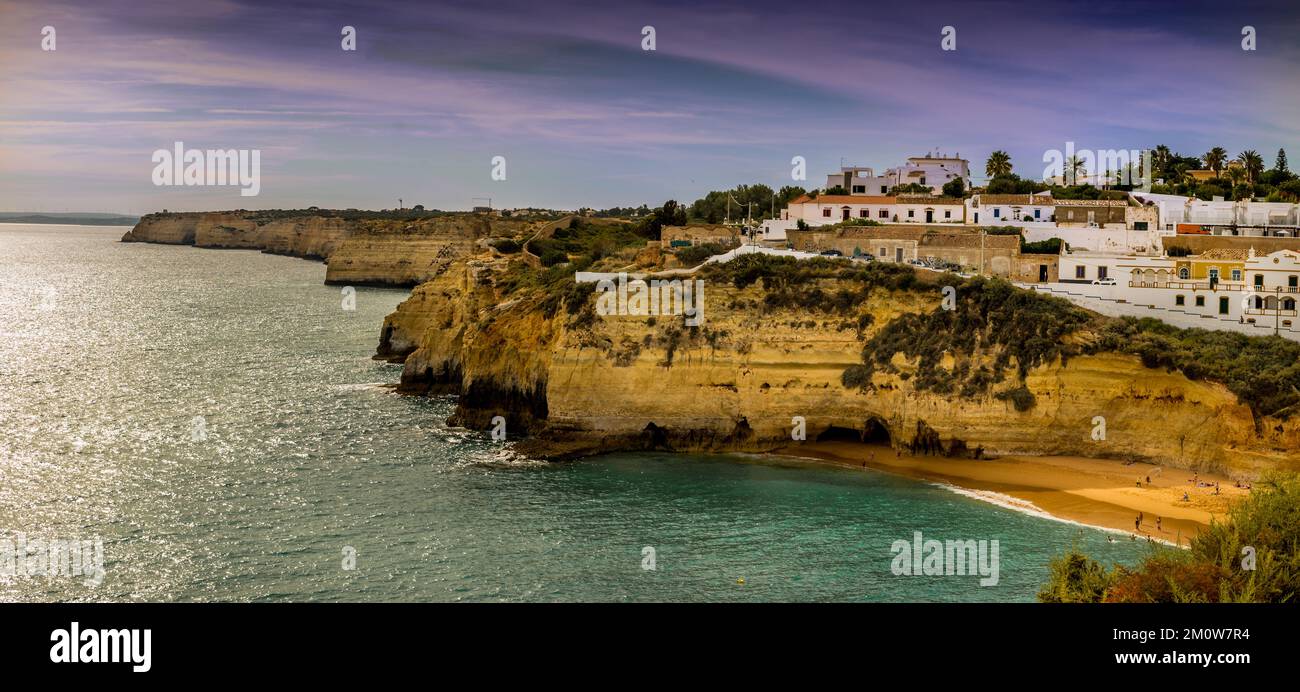 Spiaggia di Carvoeiro in Portogallo sulla Costa dell'Algarve Foto Stock