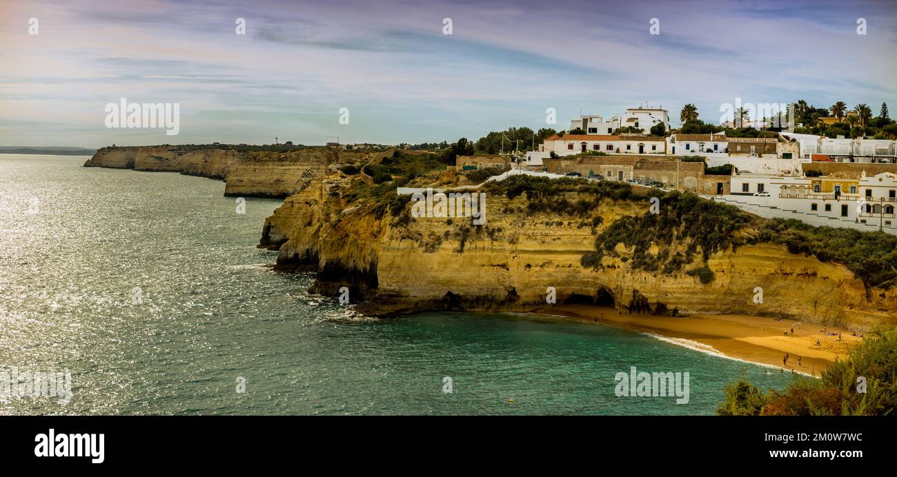 Spiaggia di Carvoeiro in Portogallo sulla Costa dell'Algarve Foto Stock