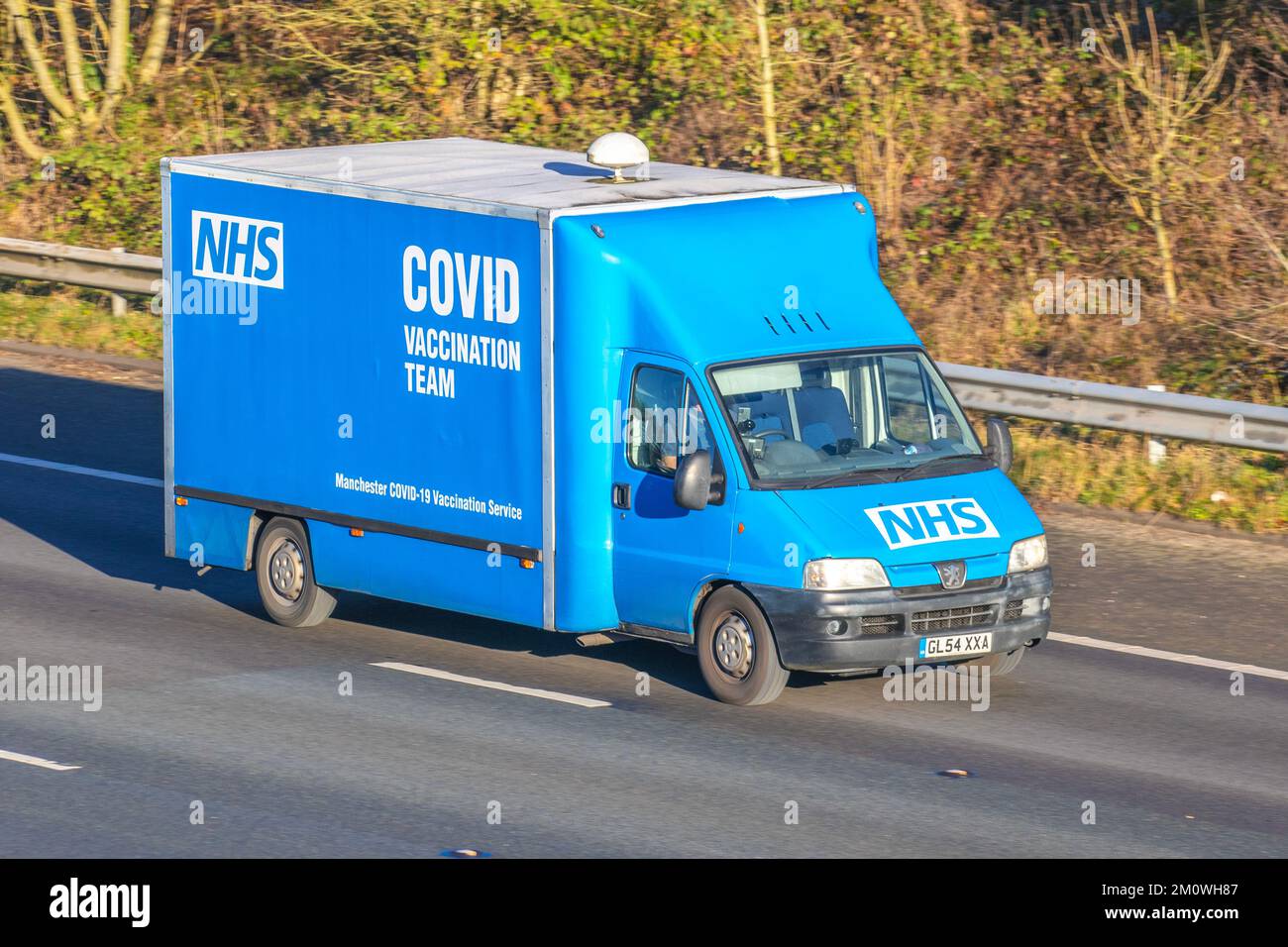 NHS COVID Vaccination Team Service; 2005 PEUGEOT BOXER HDI 350 LX LWB H/R W/V Nation Health Service van; Foto Stock