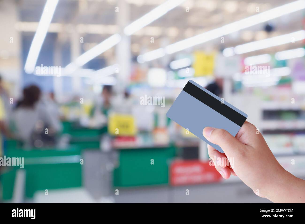 pagamento con carta di credito al supermercato cassa cassa cassa in negozio Foto Stock
