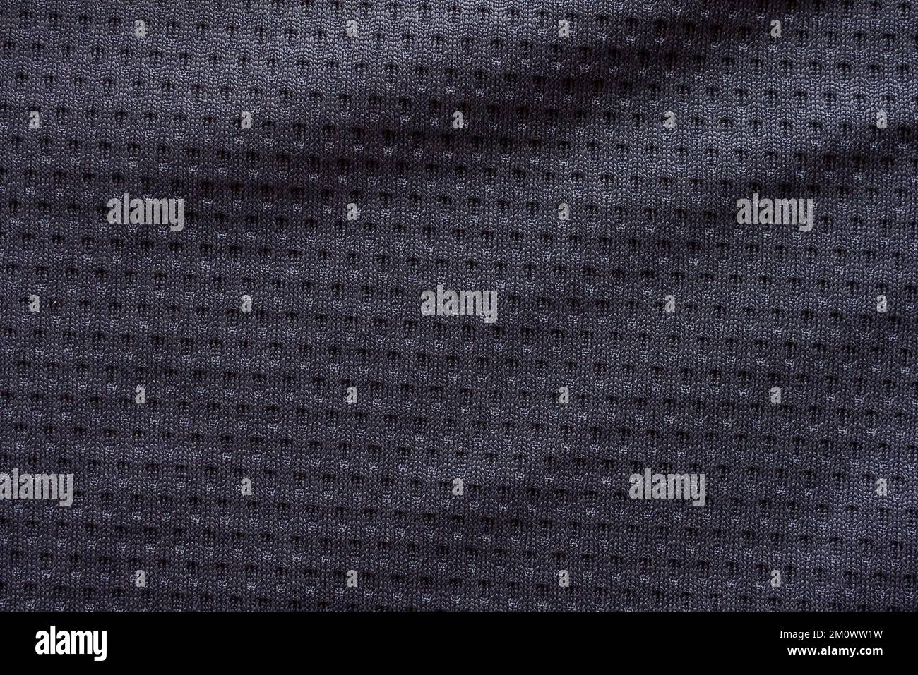 Maglia da calcio nera in tessuto sportivo con sfondo a maglia d'aria Foto Stock