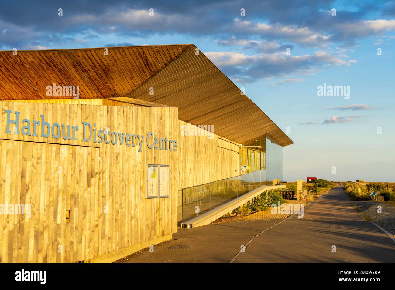 Rye East sussex Rye Harbour Nature Reserve at Sunset Rye Harbour Discovery Centre Rye Harbour Rye Sussex Inghilterra UK GB Europe Foto Stock
