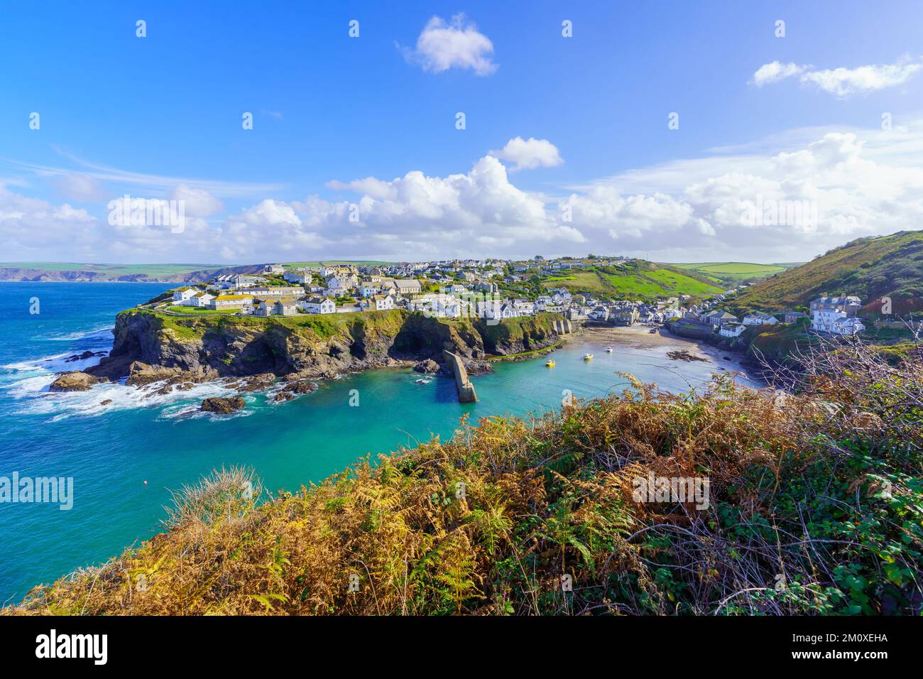 Vista del villaggio, porto e baia a Port Isaac, Cornovaglia, Inghilterra, Regno Unito Foto Stock