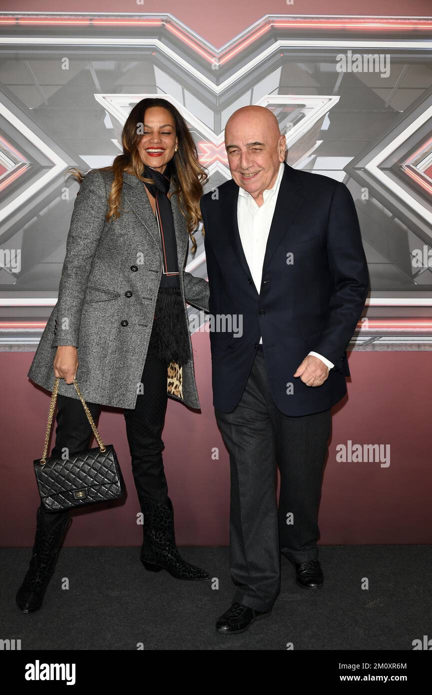 Milano, Italia. 08th Dec, 2022. Milano, arrivi degli ospiti per la finale X-Factor al Forum di Assago - Adriano Galliani, Malika El Hazzazi Credit: Independent Photo Agency/Alamy Live News Foto Stock