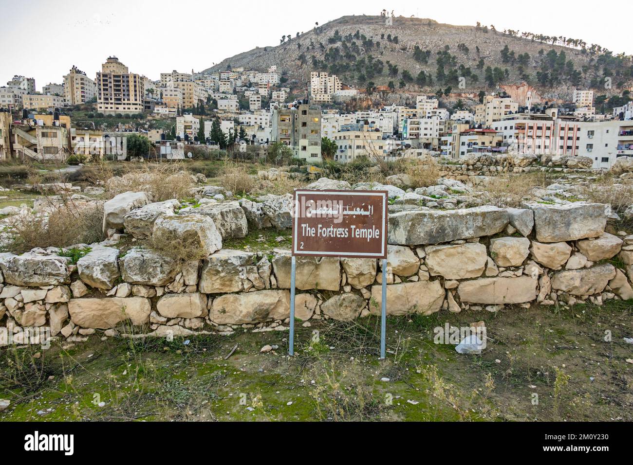 Raccontate il sito archeologico di Balata a Nablus, Palestina. Le rovine della città Cananita di Sichem, risalente al 2nd ° secolo AC. Foto Stock