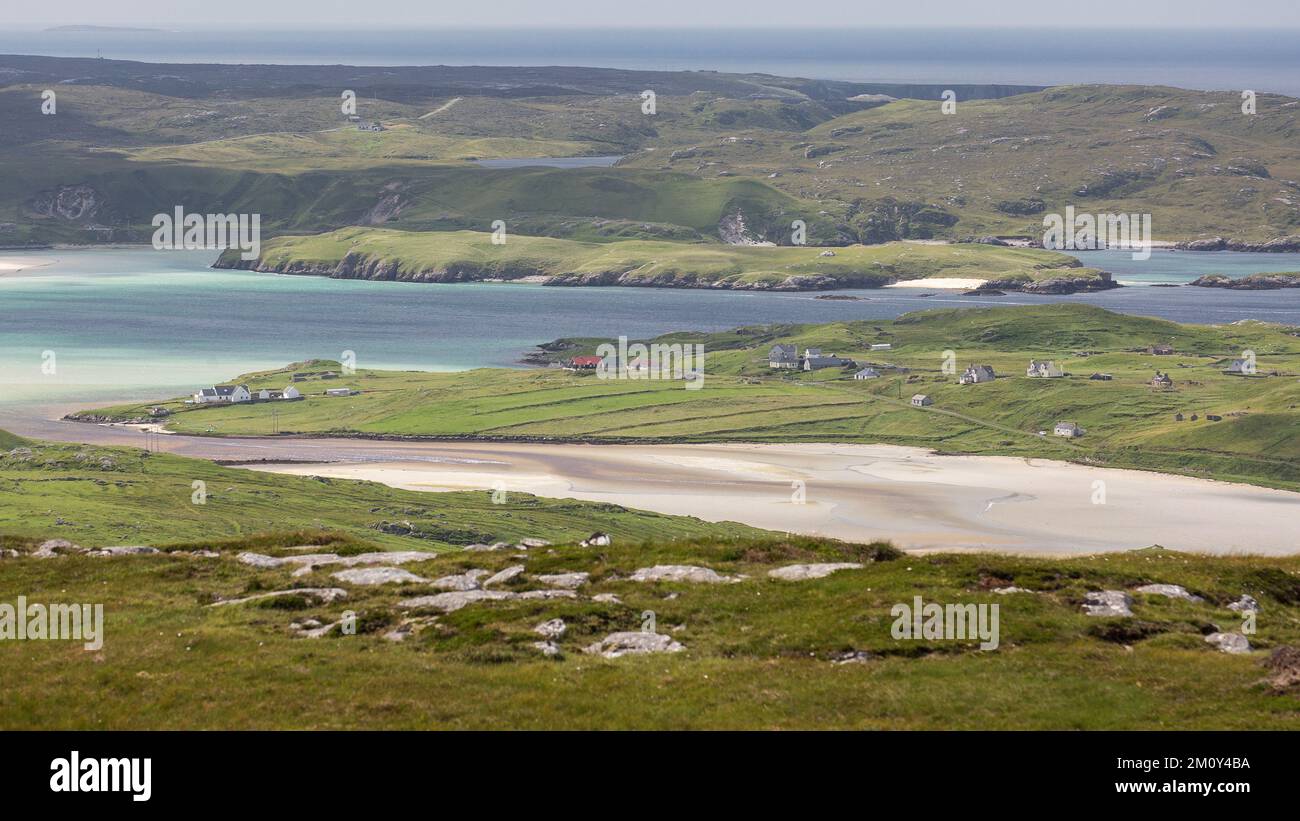 Vista sulle montagne di Uig Bay e Crowlista, Uig, Lewis, Isola di Lewis, Ebridi, Ebridi esterne, Western Isles, Scozia, Regno Unito, Gran Bretagna Foto Stock