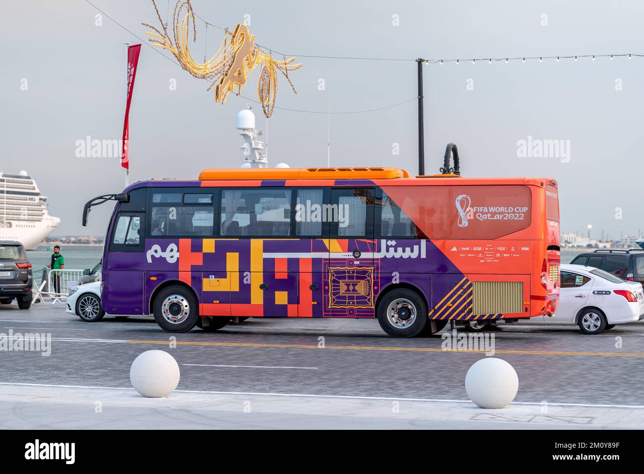 FIFA autobus sulla strada a Corniche Mina Park Doha Foto Stock