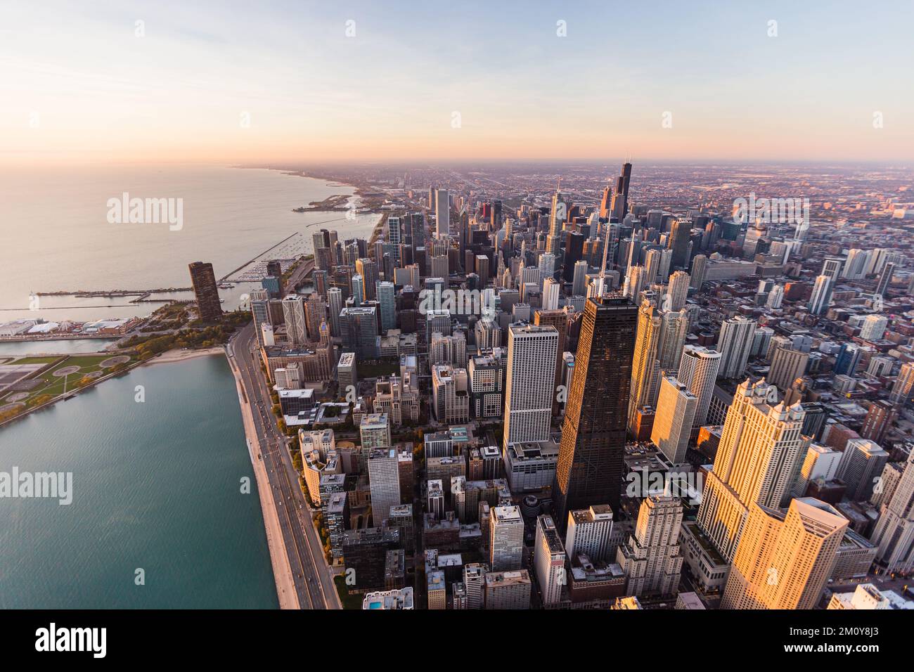 Sunrise Aerial of Downtown Chicago Skyline Foto Stock