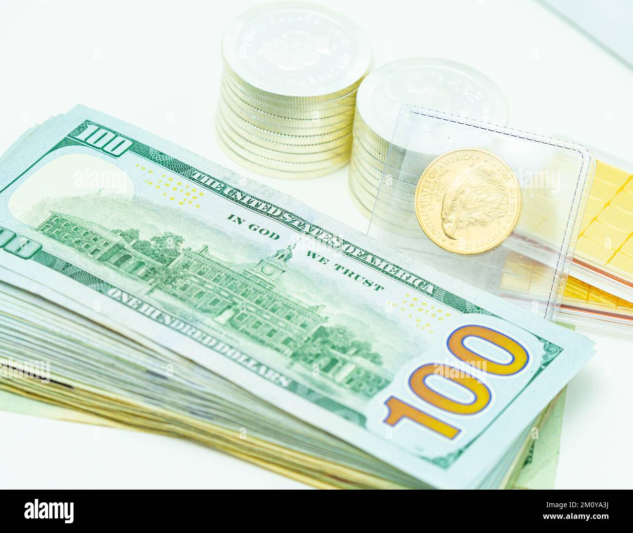 Risparmio di denaro con metalli preziosi Foto Stock