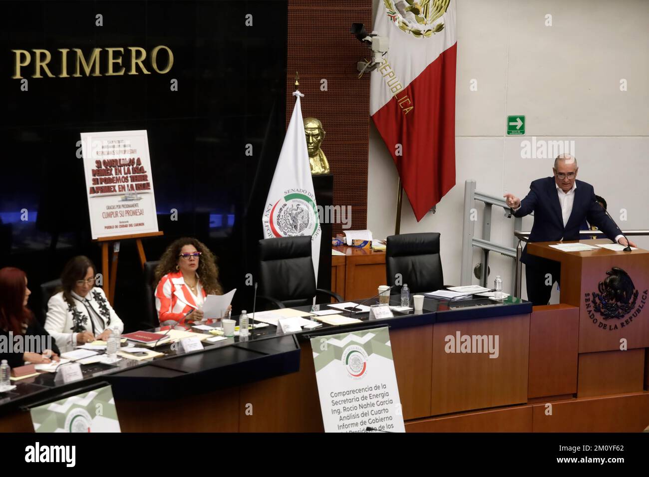 Città del Messico, Messico. 8th Dec, 2022. Il senatore Julen Rementeria nel suo discorso all'apparizione del Segretario per l'energia del Messico, Rocio Nahle Garcia, davanti al Senato della Repubblica a Città del Messico. Il 8 dicembre 2022 a Città del Messico. (Credit Image: © Luis Barron/eyepix via ZUMA Press Wire) Foto Stock