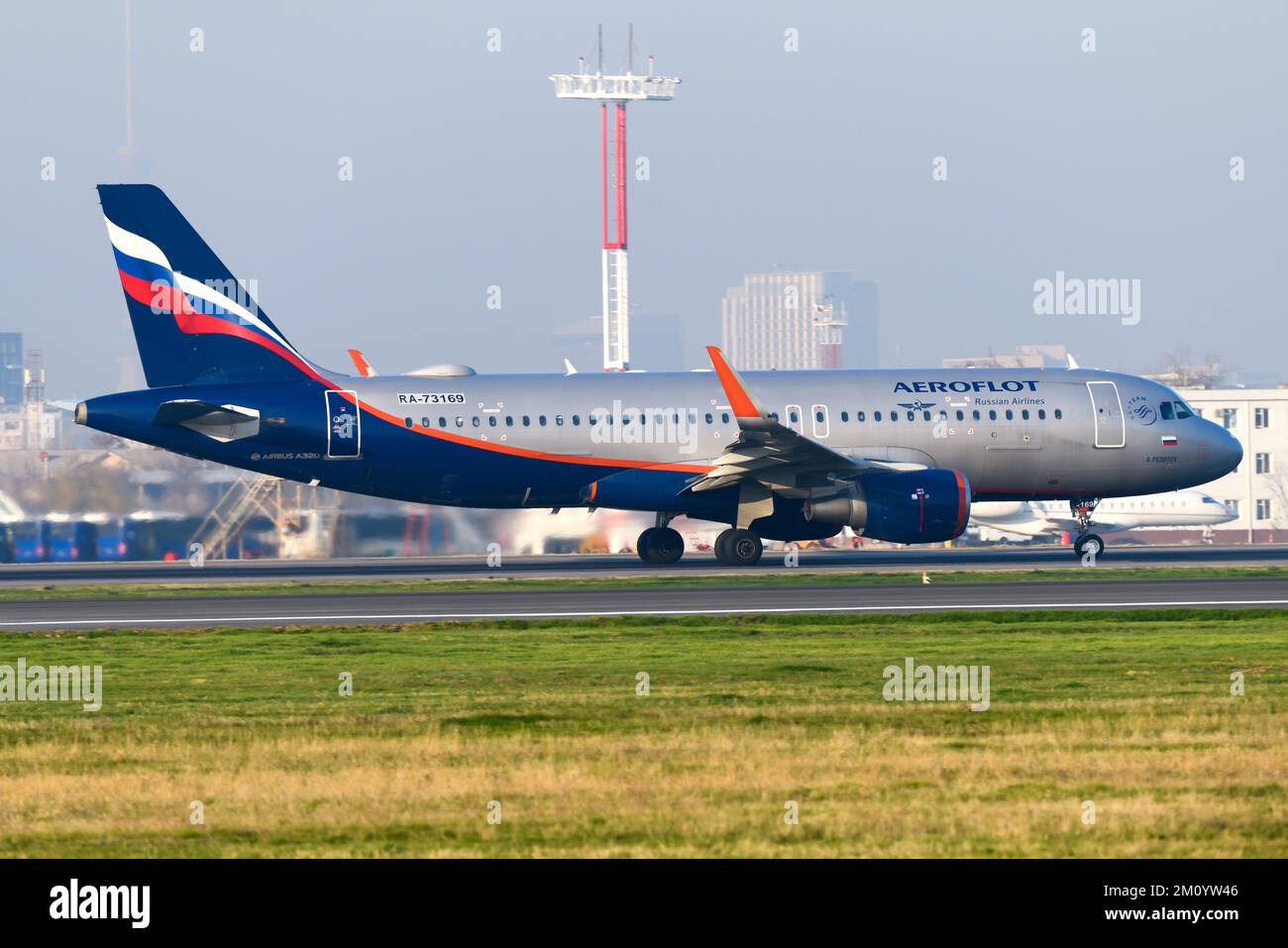 Aeroflot Airbus A320 con nuova registrazione in Russia per evitare sanzioni. Aeroflot Russian Airlines aereo RA-73169 durante le restrizioni. Foto Stock