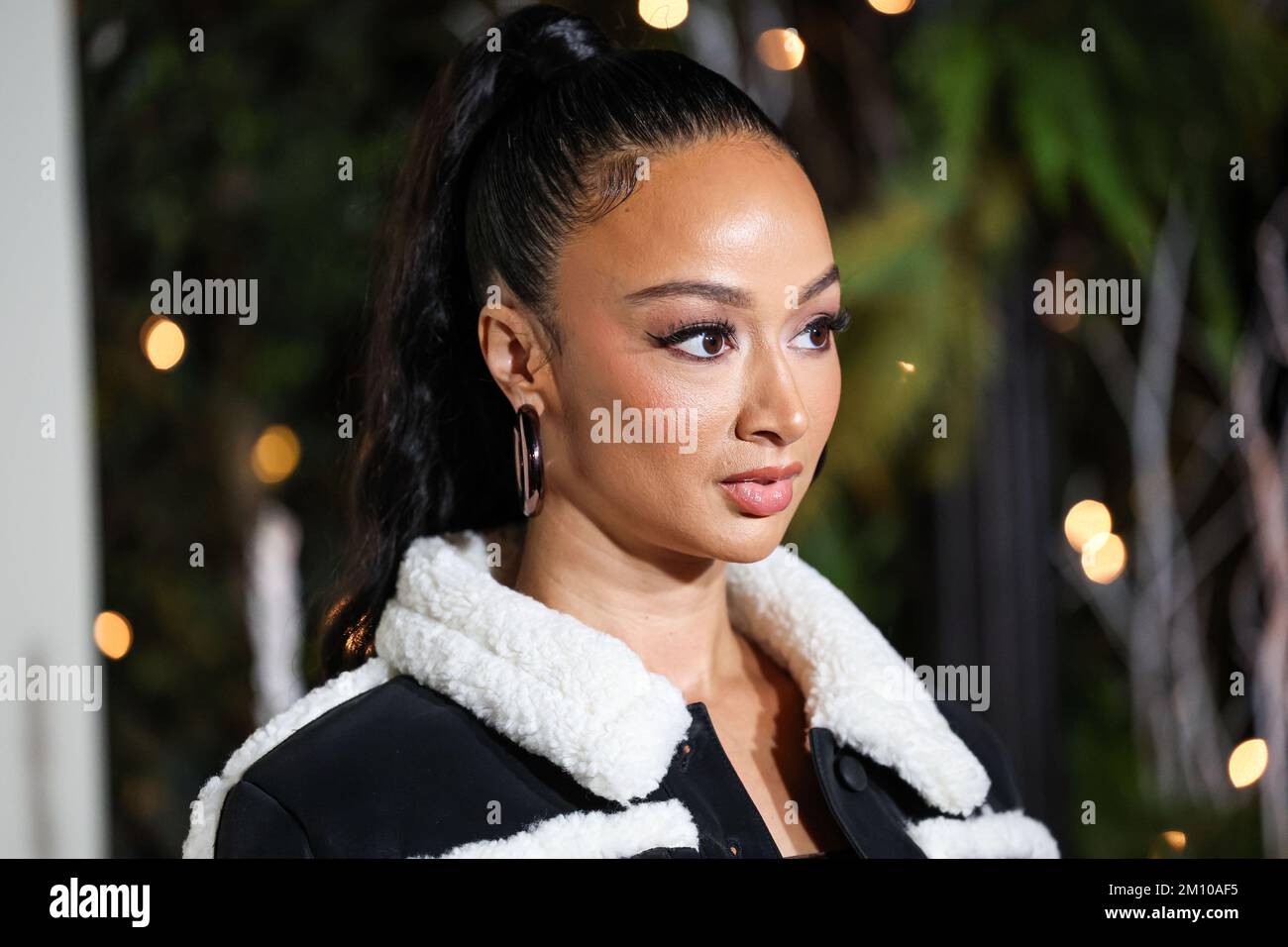 BEVERLY HILLS, LOS ANGELES, CALIFORNIA, USA - DICEMBRE 08: Personalità, modella, attrice e stilista americana Draya Michele arriva a REVOLVE x AT&T presente REVOLVE Winterland tenuto al 55 N la Cienega Boulevard il 8 Dicembre 2022 a Beverly Hills, Los Angeles, California, Stati Uniti. (Foto di Xavier Collin/Image Press Agency) Foto Stock