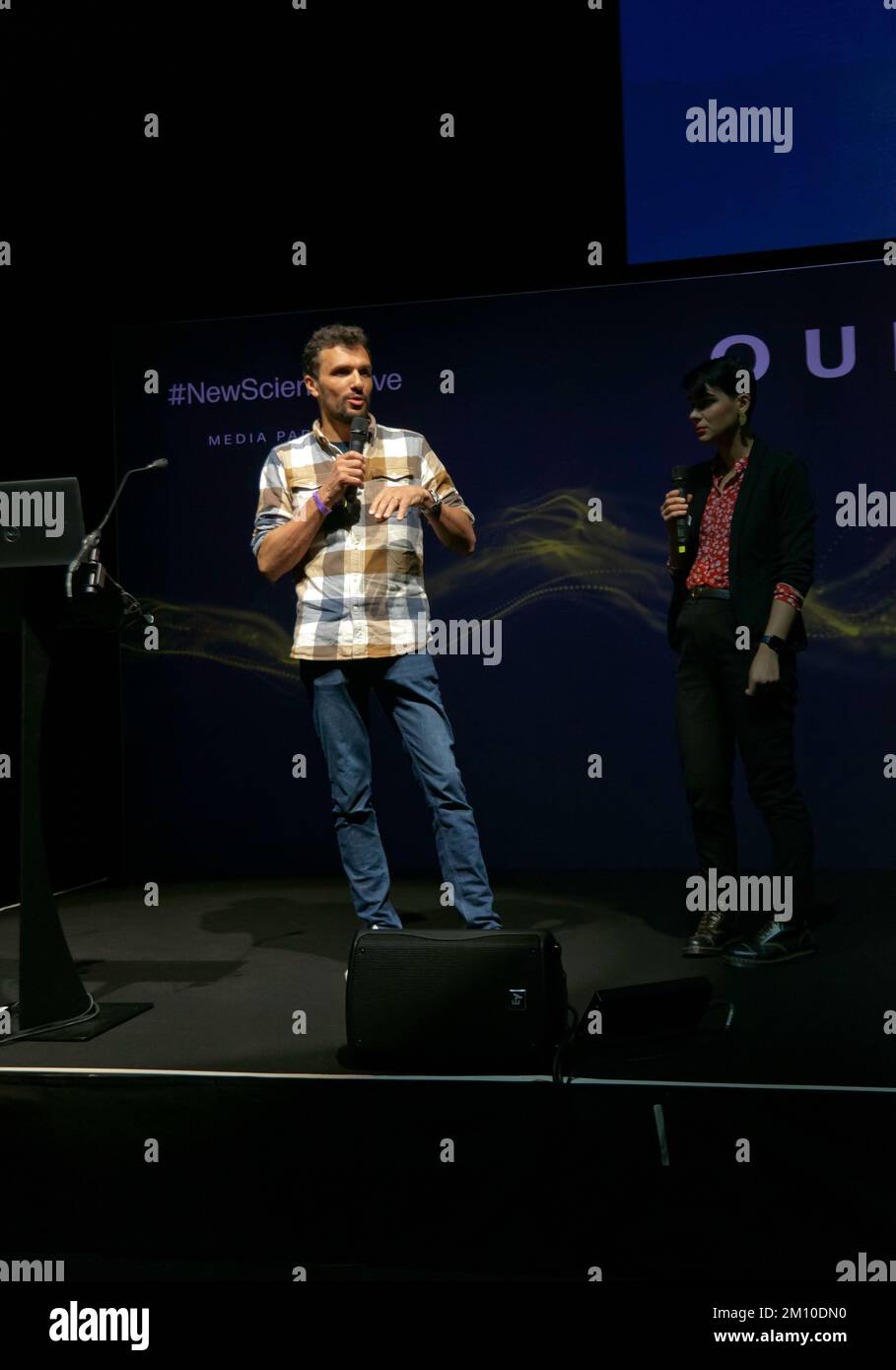 Ghislain Bardout presenta 'Perpetual Planet: Heroes of the Oceans Film Screening, on the, Our Planet Stage, durante il Schools Day Program, al New Scientist Live 2022 Foto Stock