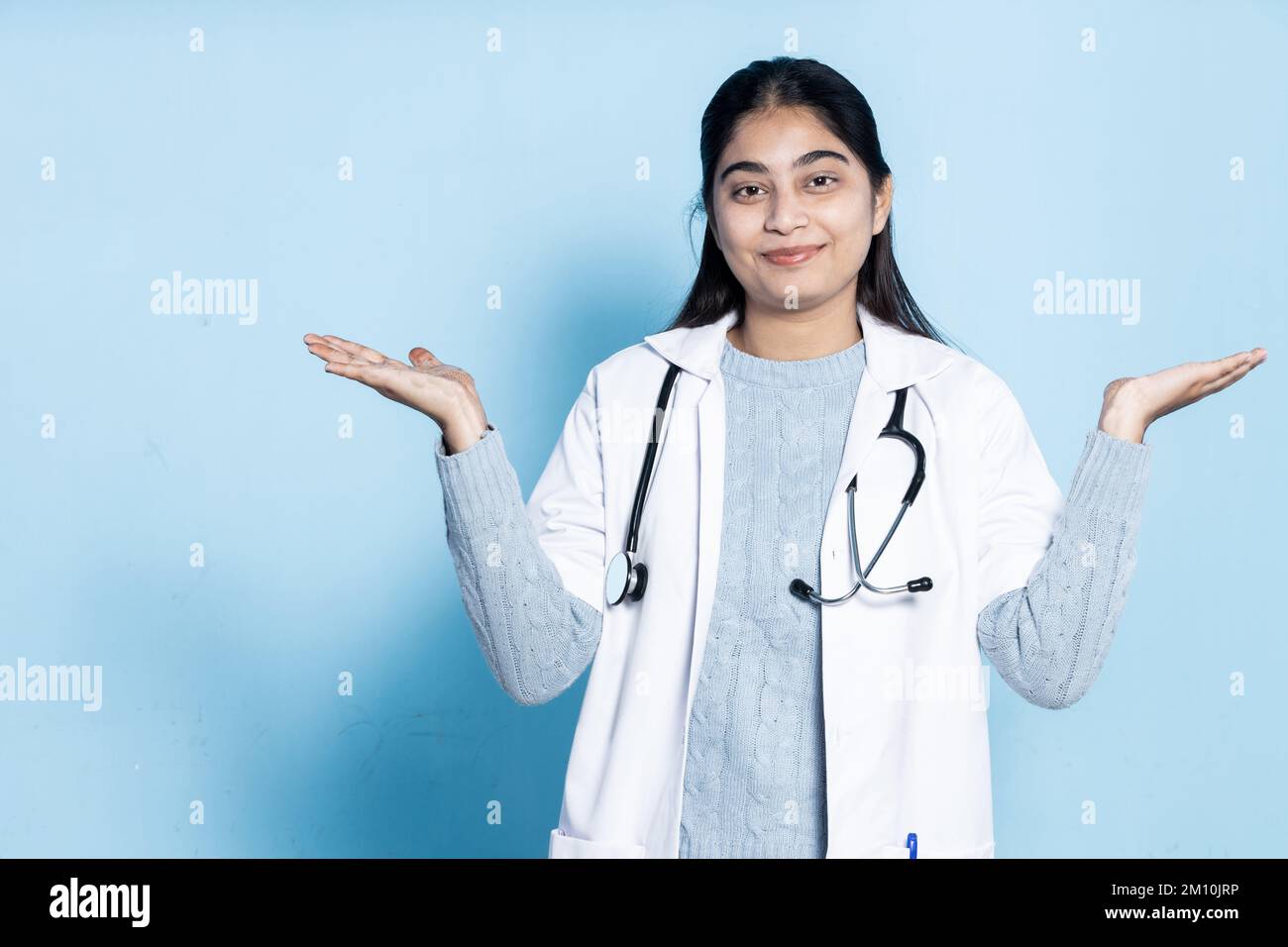 ritratto di giovane studentessa medica Foto Stock