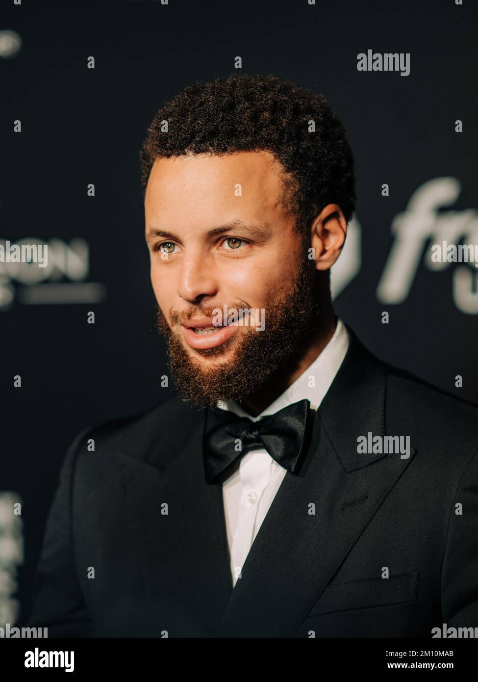 Steph Curry ha intervistato il tappeto rosso per i Sports Illustrated Sportsperson of the Year Awards che si sono tenuti presso la Regency Ballroom di San Francisco, California, il 8 dicembre 2022. (Foto di Skyler Greene/Sipa USA) Foto Stock
