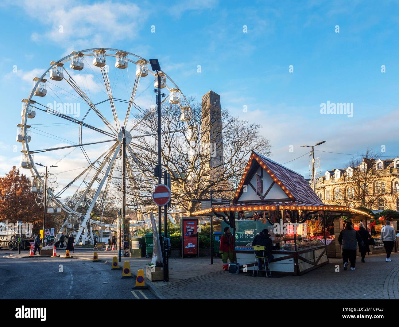 Ruota panoramica al mercatino di Natale di Harrogate nel dicembre 2022 Harrogate North Yorkshire England Foto Stock